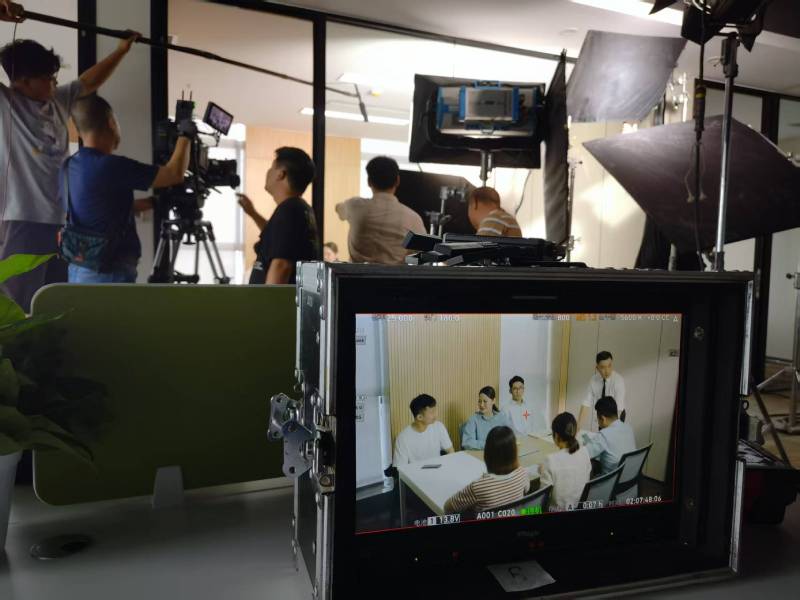 即墨市TVC拍摄公司：科技产品视觉化大师，诠释未来感与功能美学